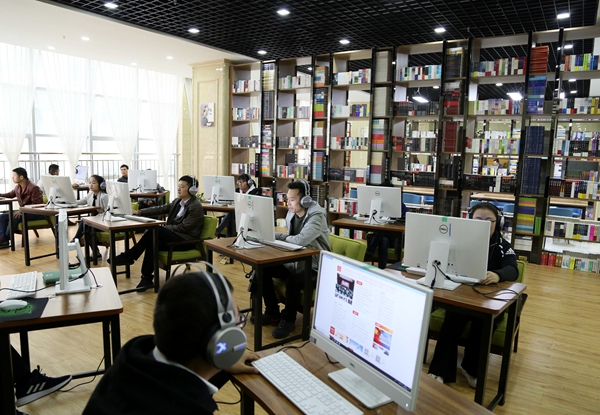 1668764008409191.jpg 图为搏天堂app官网孟村矿职工图书室a.JPG