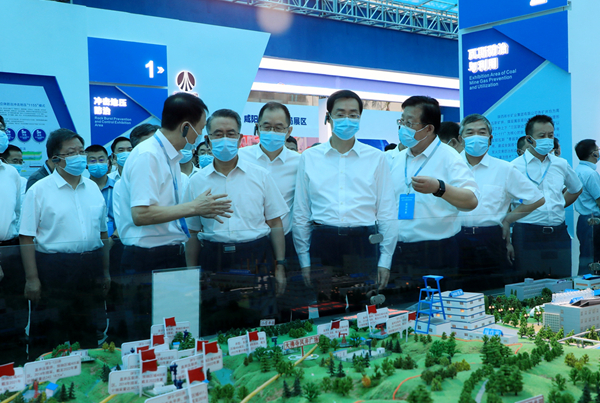 1673245563151323.jpg 2——天下煤矿瓦斯和攻击地压重大灾难防治现场会在搏天堂app官网矿区召开.jpg