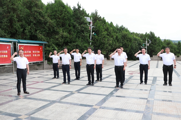 1689235868112899.jpg 重温入党誓词_副本.jpg