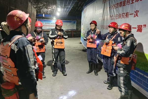 1699346151526986.jpg 现场办公_副本.jpg