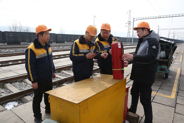 1708940667676834.jpg 总司理带队严抓现场_副本.jpg