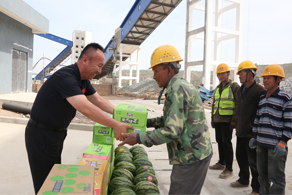 1747298111956992.jpg ÏÖ³¡Î¿ÎÊ (1)_¸±±¾.jpg